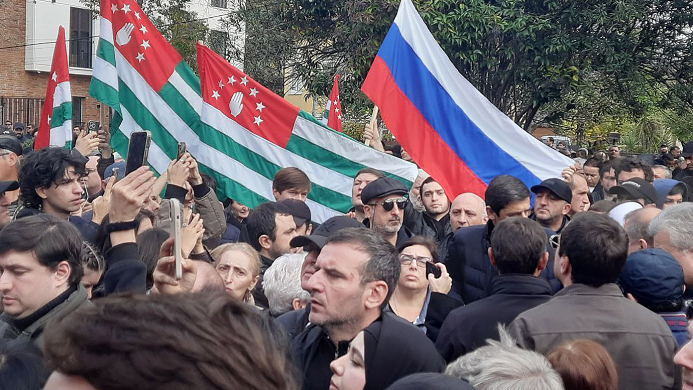 Abkhazia. Il parlamento boccia la legge sugli investimenti russi