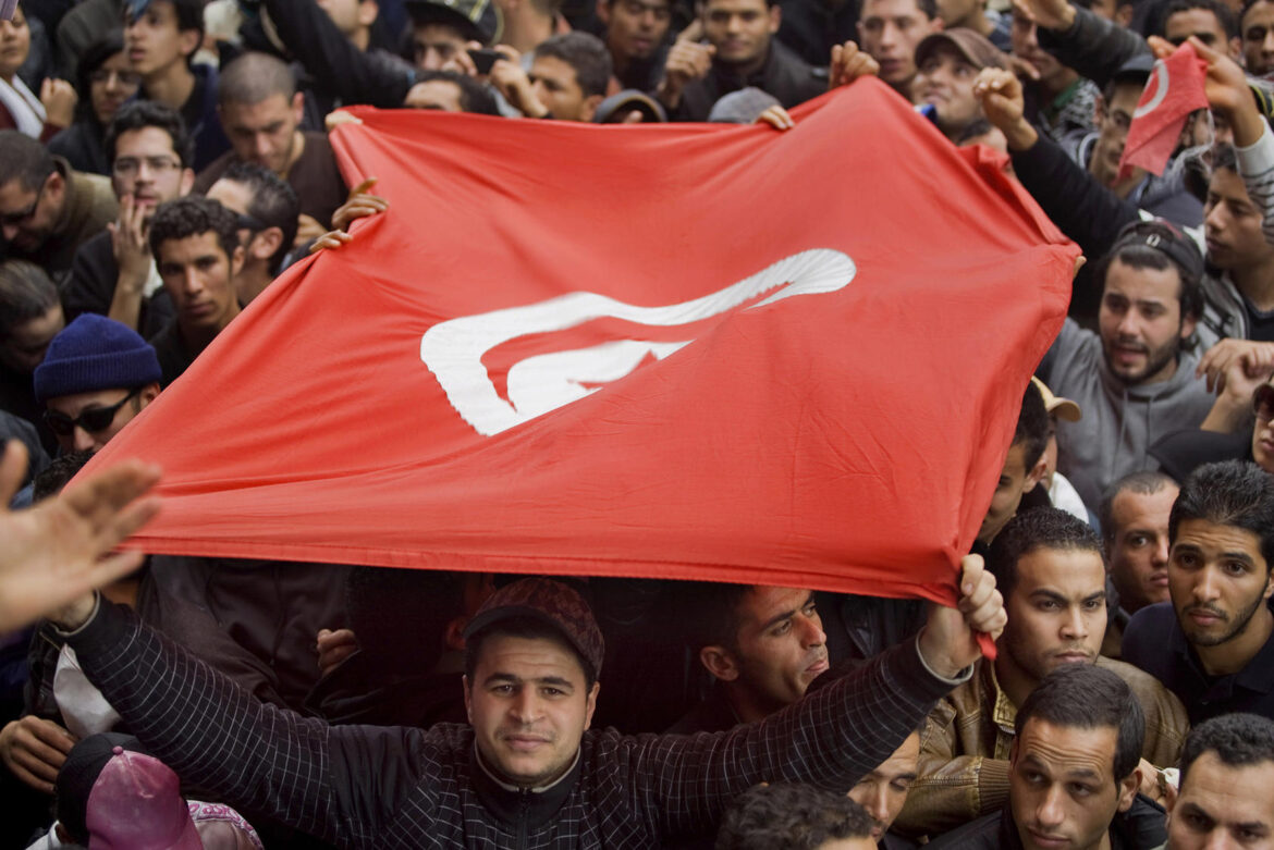 PODCAST. TUNISIA: i nodi economici mai risolti aggravano l’instabilità politica e sociale.