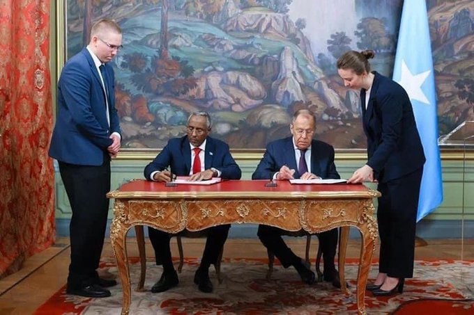Russia fornirà armi alla Somalia. Al Shabaab: uccisi 137 soldati dell’Atmis