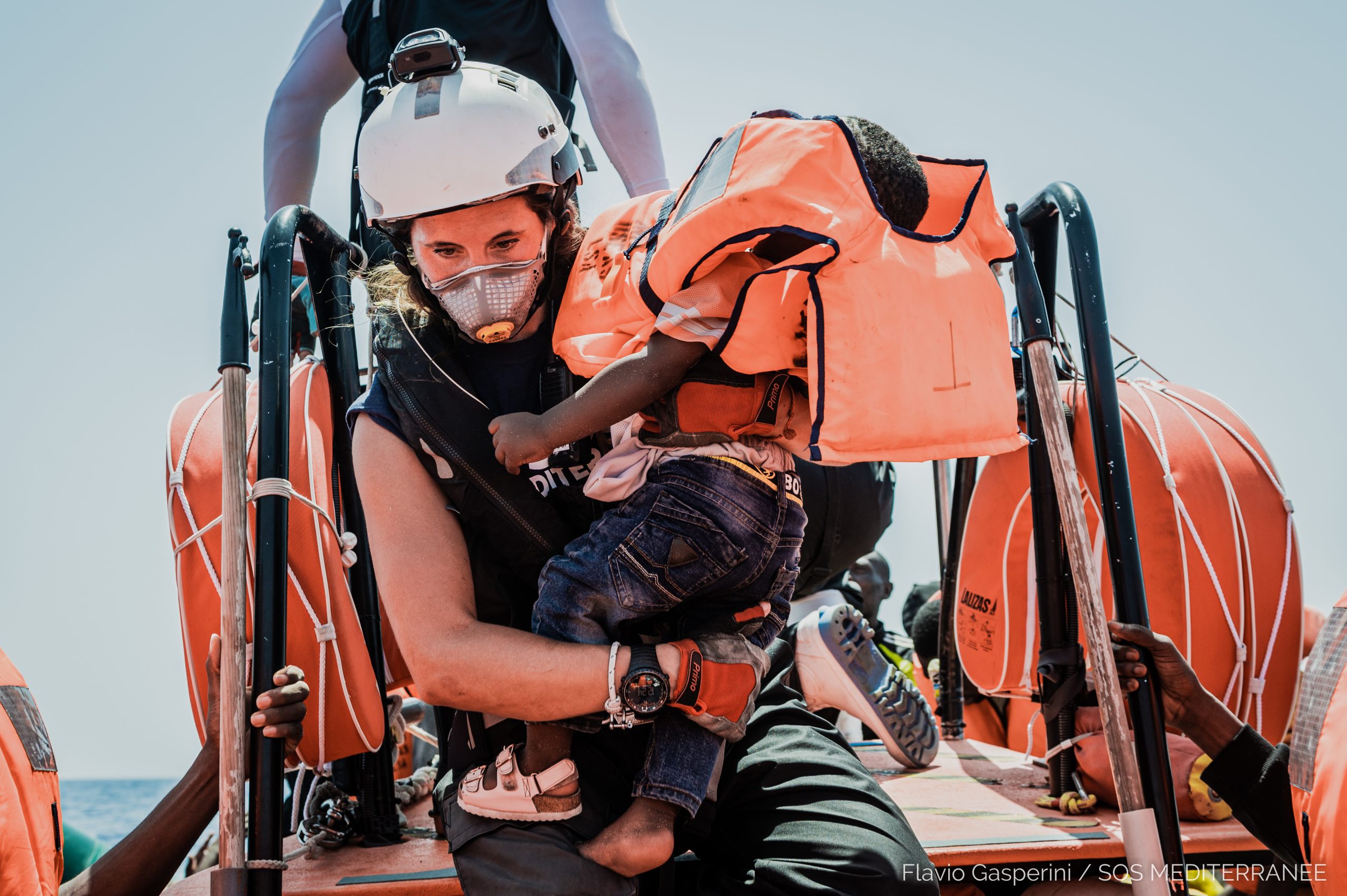 Il Mediterraneo, una frontiera invisibile dove è proibito salvare vite