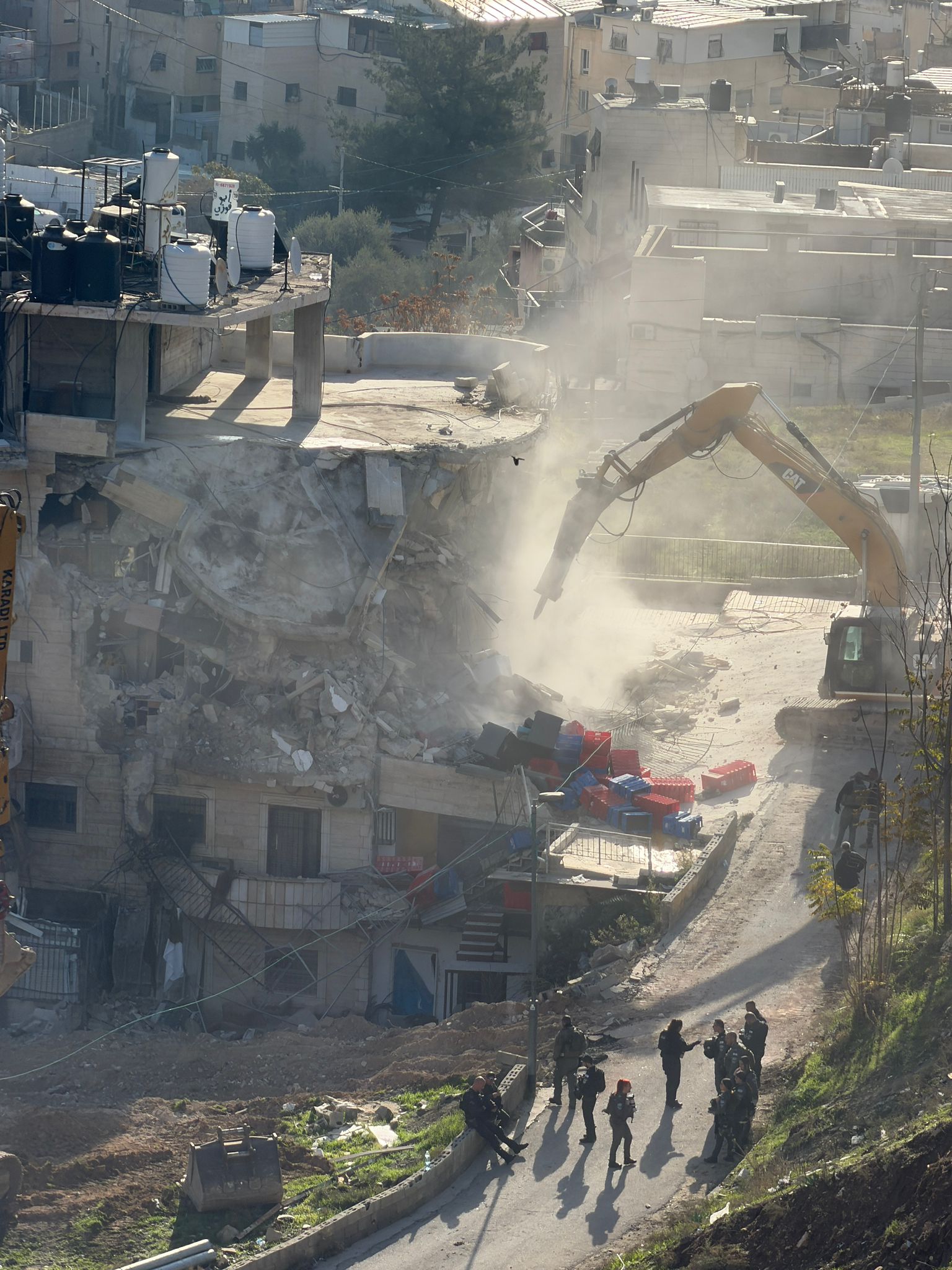 VIDEO. GERUSALEMME. Israele abbatte palazzo a Silwan, 90 palestinesi senza casa