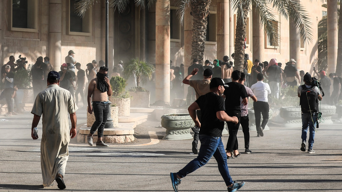 IRAQ. Baghdad nel caos, spari ed esplosioni, decine di morti e centinaia di feriti