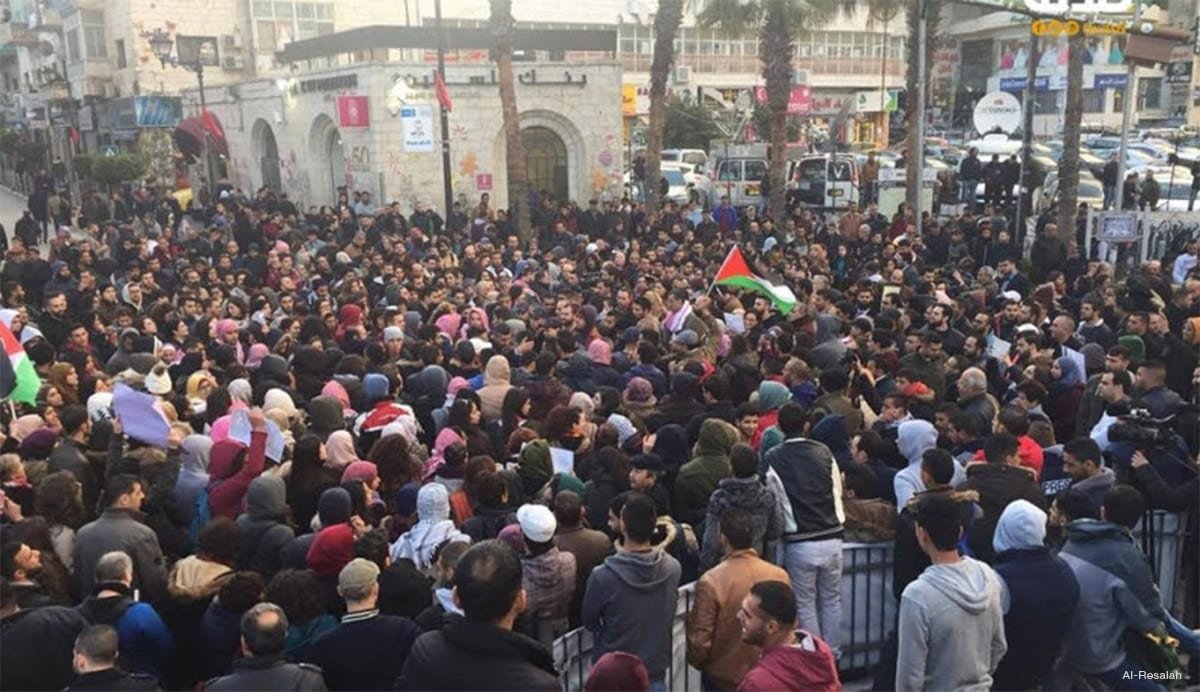 SONDAGGIO. L’80% dei palestinesi vuole le dimissioni immediate di Abu Mazen