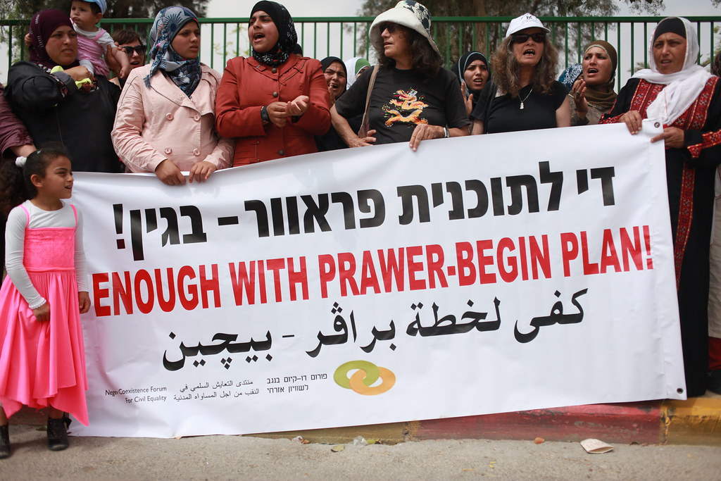 NEGEV. Migliaia di beduini protestano contro le piantumazioni di alberi sulle loro terre