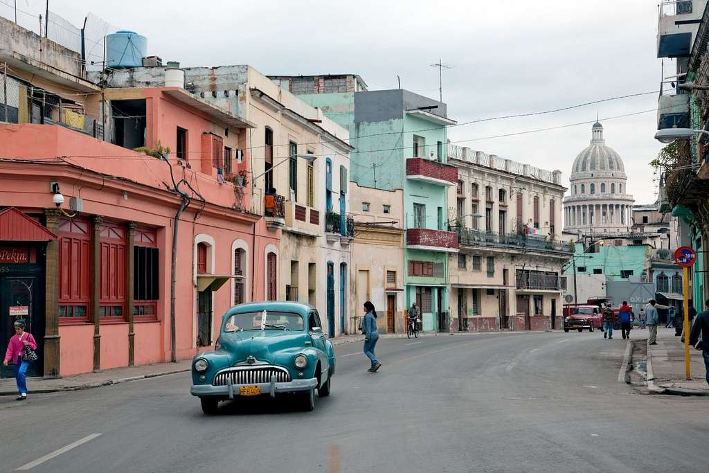 REPORTAGE – CUBA. Una macchina turchese nelle mani di Yemajà
