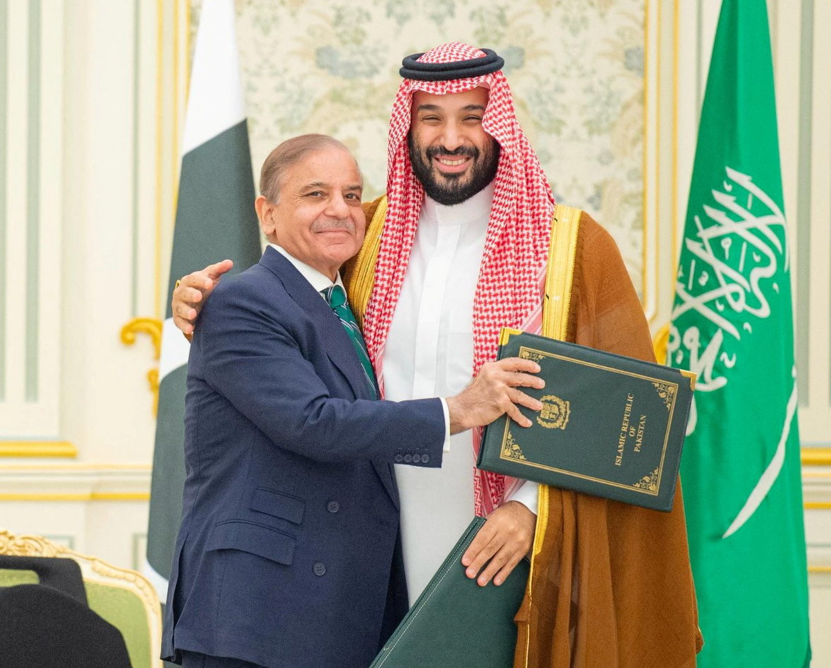 Arabia Saudita e Pakistan firmano un patto di difesa comune