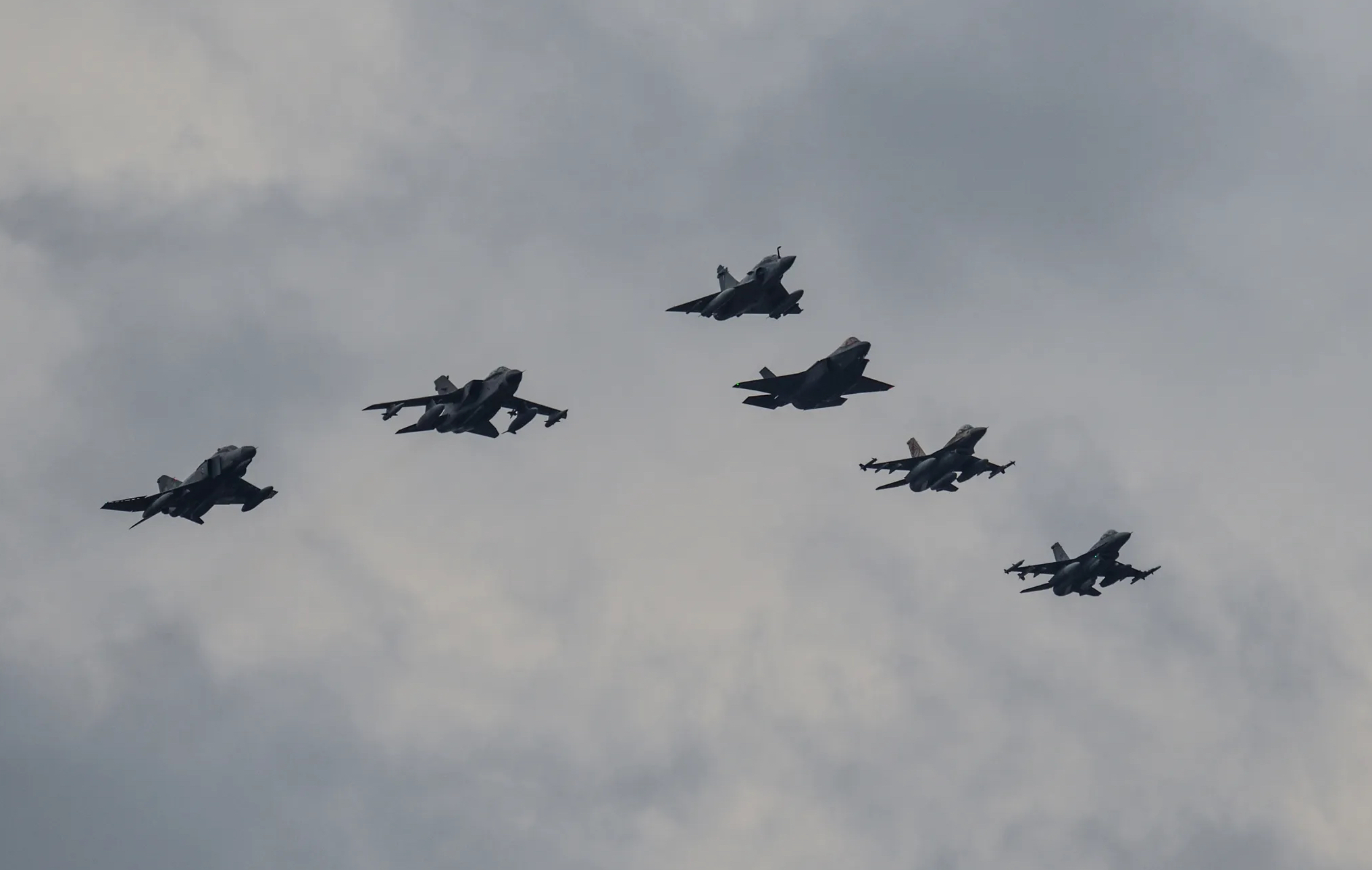 Esercitazione militare nel Mediterraneo, mezzi e armi si avvicinano all’Ucraina