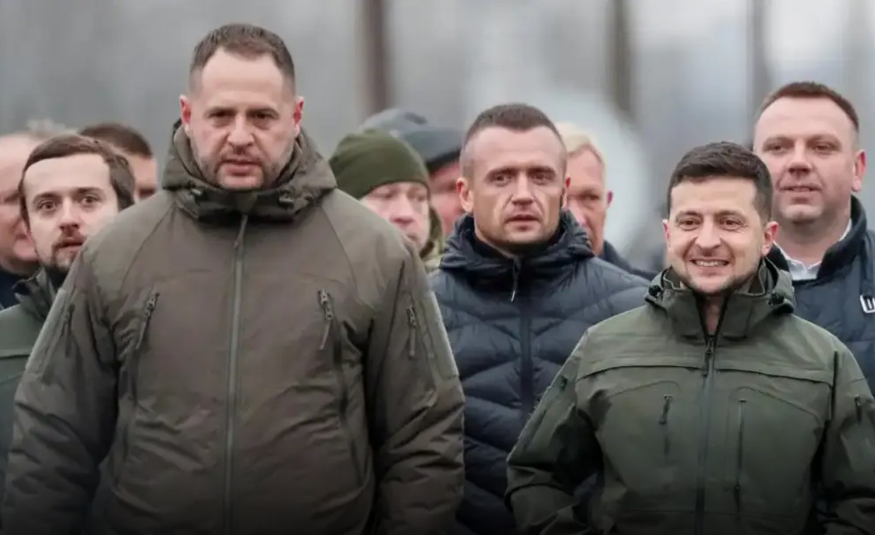UCRAINA. Corruzione, Zelensky licenzia il suo braccio destro