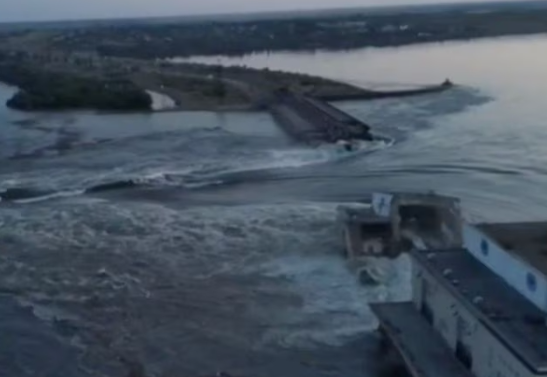 Guerra Russia-Ucraina. Salta la diga di Nova Kakhovka, il Dnepr inonda vaste regioni