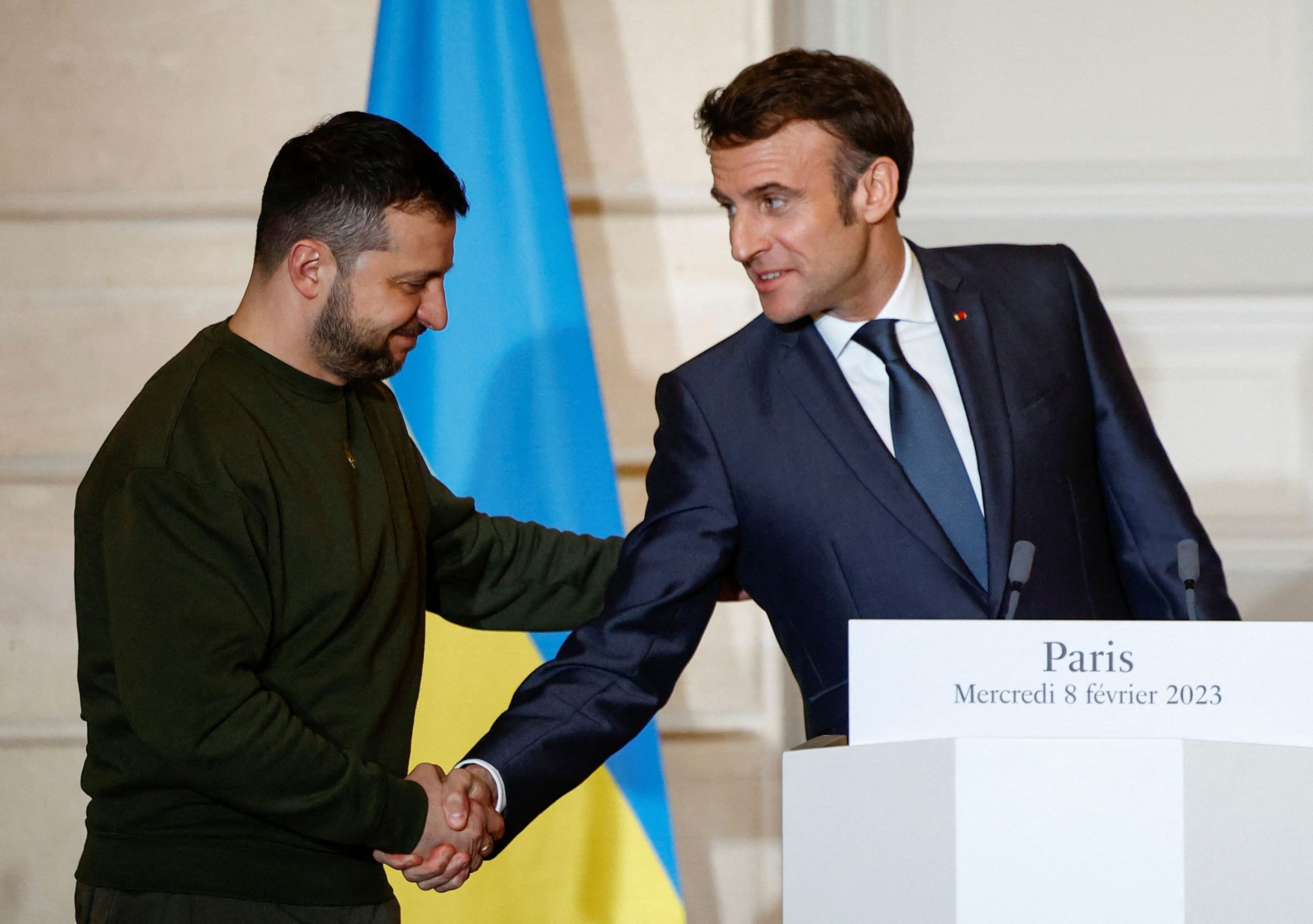 UCRAINA. I russi avanzano, Macron propone l’invio di truppe occidentali