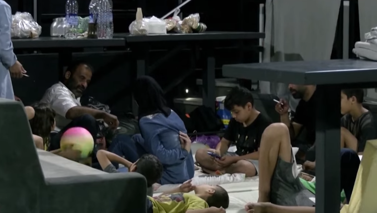 LIBANO. I palestinesi di Wadi al-Zayne accolgono gli sfollati libanesi nelle loro case