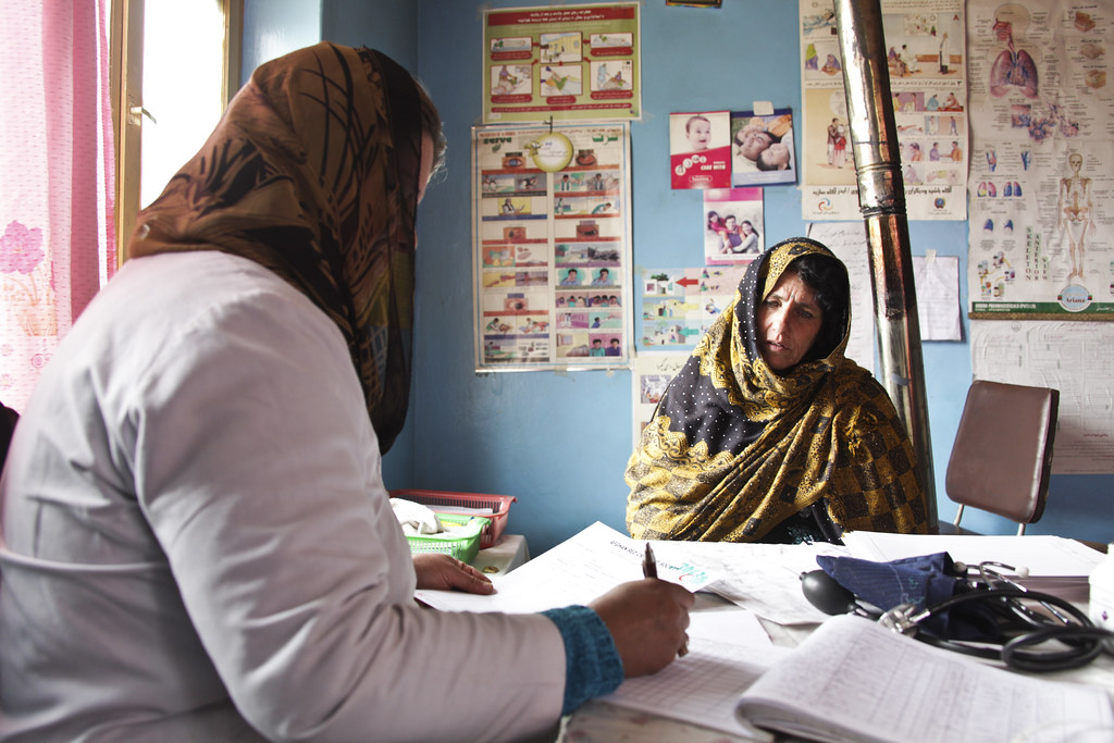 AFGHANISTAN. Ora i Talebani vietano alle donne anche di lavorare nelle ONG