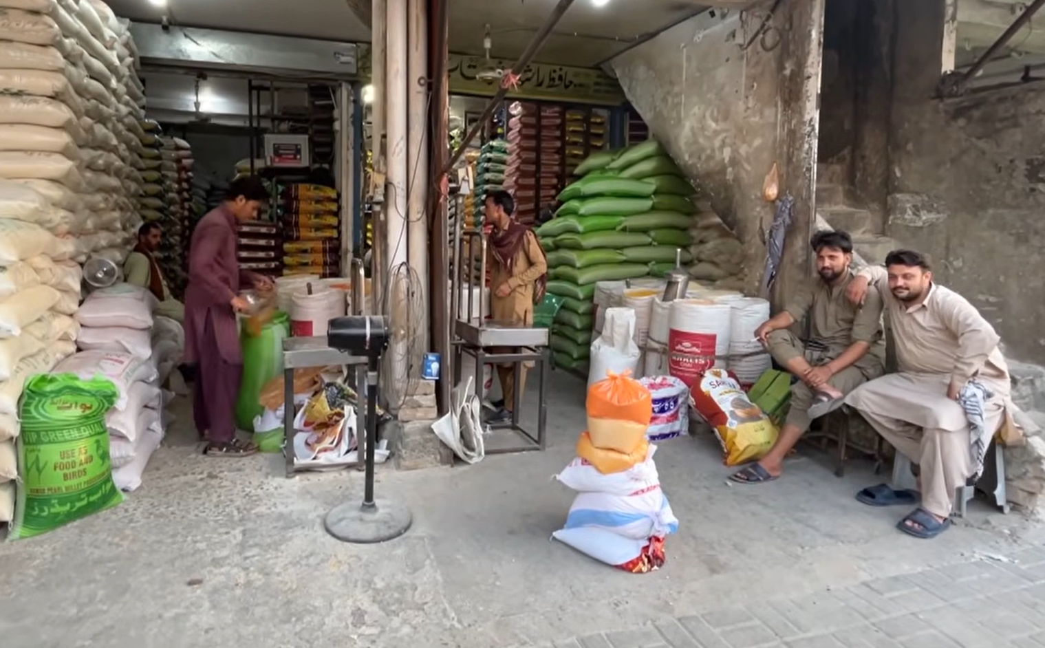 PAKISTAN. Il mediatore impoverito. Islamabad paga il conto della guerra all’Iran