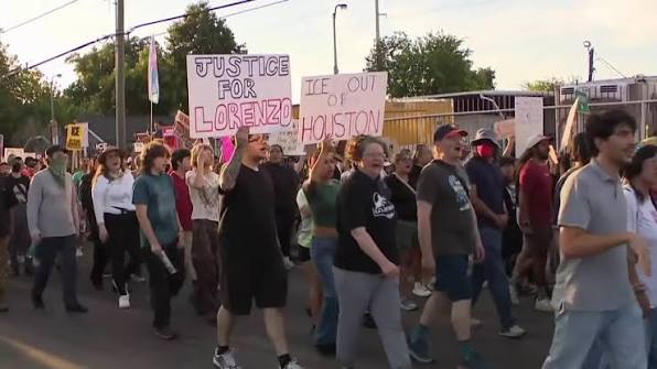 L’ICE uccide un immigrato messicano, proteste in Texas